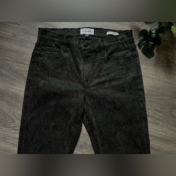 FRAME $220 Le Skinny de Jeanne Tonal Python snake Print Jeans. Size 30 - Picture 6 of 10